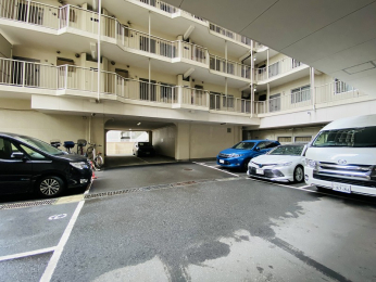 ���ԏ�@���ԏ�͕��ʃX�y�[�X�̒��ԏ�ł�