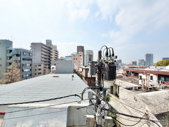 �Z�˂���̒��]�ʐ^�@�������Ղ�̌��Ƒu�₩�ȕ�����������o���R�j�[�ł�