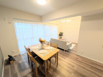 ���r���O�@��14.7����LDK�ł��B������̑傫�ȑ�������܂��̂œ����͈�������邢�ł����