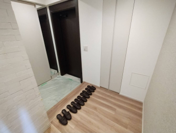 ���ց@-