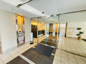 �G���g�����X�@�������������z�e�����C�N�ȕ��͋C