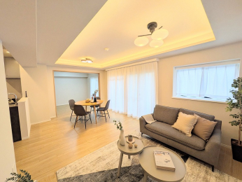 ���r���O�@��15.2����LDK�ł��B�I�V�����ȃ_�E�����C�g��ݒu���Ă���܂��B������ł��̂œ����͓d�C�͂��Ȃ��Ă����邢�ł����