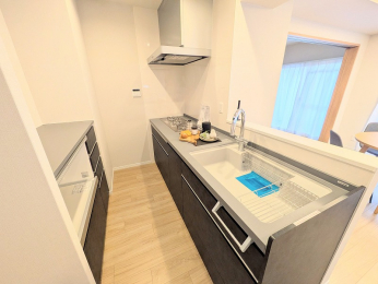 �L�b�`���@�V�����܂����V�X�e���L�b�`���ł��B�I�[�v���L�b�`���ɂ��܂����̂ł����������n���܂���B