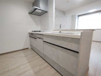 �L�b�`���@���J���I�ȑΖʎ��L�b�`���ł��B�i2024�N10�������̎ʐ^�ƂȂ�܂��j