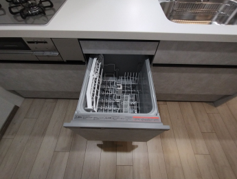 �L�b�`���@���֗��ŉ��K�ȗ����g�[�����@�t���B�J�̓��E�ԕ��E�����̋C�ɂȂ鎞���̂������A�J�r�΍�ɏd�󂵂܂��B�i2024�N10�������̎ʐ^�ƂȂ�܂��j