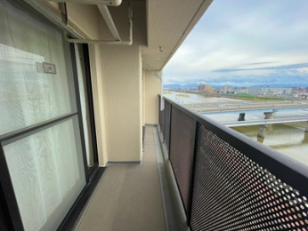 �o���R�j�[�@�o���R�j�[�ɂ��\���ȍL��������A8�K�̈ג��]���ǍD�ł���