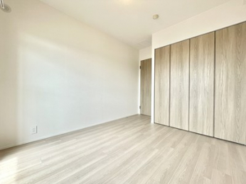 �m���@��ɖʂ����m����5.4���͍̌��E�ʕ��ɗD�ꂽ�S�n�悢��Ԃł�