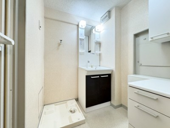 ���̑����p���@�G���x�[�^�[�ɂ͖h�ƃJ�������t���Ă���܂��̂ň��S�ł�