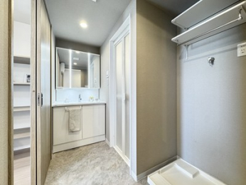 �g�C���@�g�C���̏㕔�Ɏ��[������A�ƂĂ��֗��I