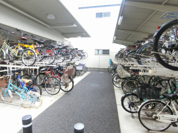 ���̑����p���@���[���{�b�N�X�̉��ɂ͑�z�{�b�N�X���������܂�