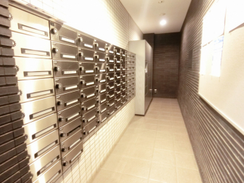 ���̑����p���@���[���{�b�N�X�̉��ɂ͑�z�{�b�N�X���������܂�