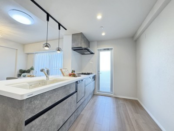 �L�b�`���@�w�ʂɂ��X�y�[�X������܂��̂ŁA���[���������肵�Ă��������܂�