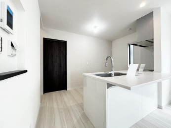 �L�b�`���@�L�b�`���̌��ɂ���������X�y�[�X��������[�ɂ���