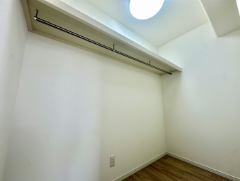 ���[�@�E�H�[�N�C���N���[�[�b�g�L��