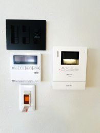 ���̑����ρ@���q�҂��m�F�ł���TV���j�^�t���C���^�[�z���ł��I