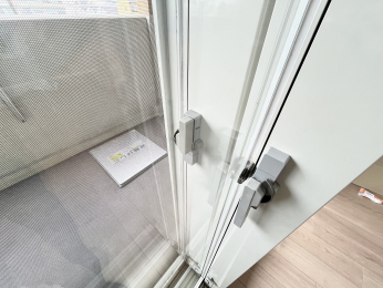 ���d�l�ʐ^(���̑�����)�@�Չ����⌋�I��}������ʂ̂����d�T�b�V���̗p���Ă���܂�