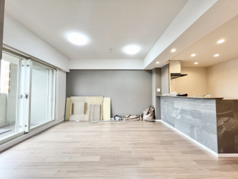 ���r���O�@�i�`�������J���[��̃��r���O�̓R�[�f�B�l�[�g���y���݂ł���