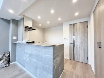 �L�b�`���@�Ζʎ��L�b�`���ƂȂ��Ă���܂�