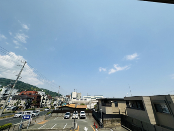 �Z�˂���̒��]�ʐ^�@-