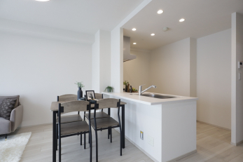 �L�b�`���@�L�b�`���͑Ζʎ��ɂȂ��Ă���܂��̂ł��q�l�������Ȃ���̉Ǝ����\�ł�