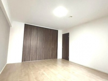 �m���@�m����10���ɑ�^�N���[�[�b�g�L��