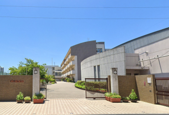 �@�䑷�q�쒆�w�Z�܂Ŗ�700��