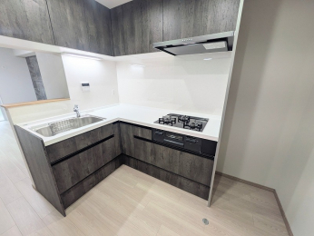 �L�b�`���@�V�X�e���L�b�`����V�����܂����B�L�b�`�����烊�r���O�����n����悤�ɂ��܂����B